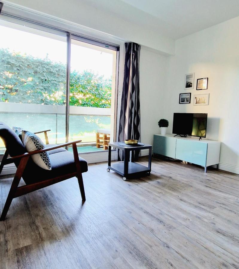 Appartement HYPER CENTRE Gare RER A à 400m. Paris 20 min. à Poissy Extérieur photo