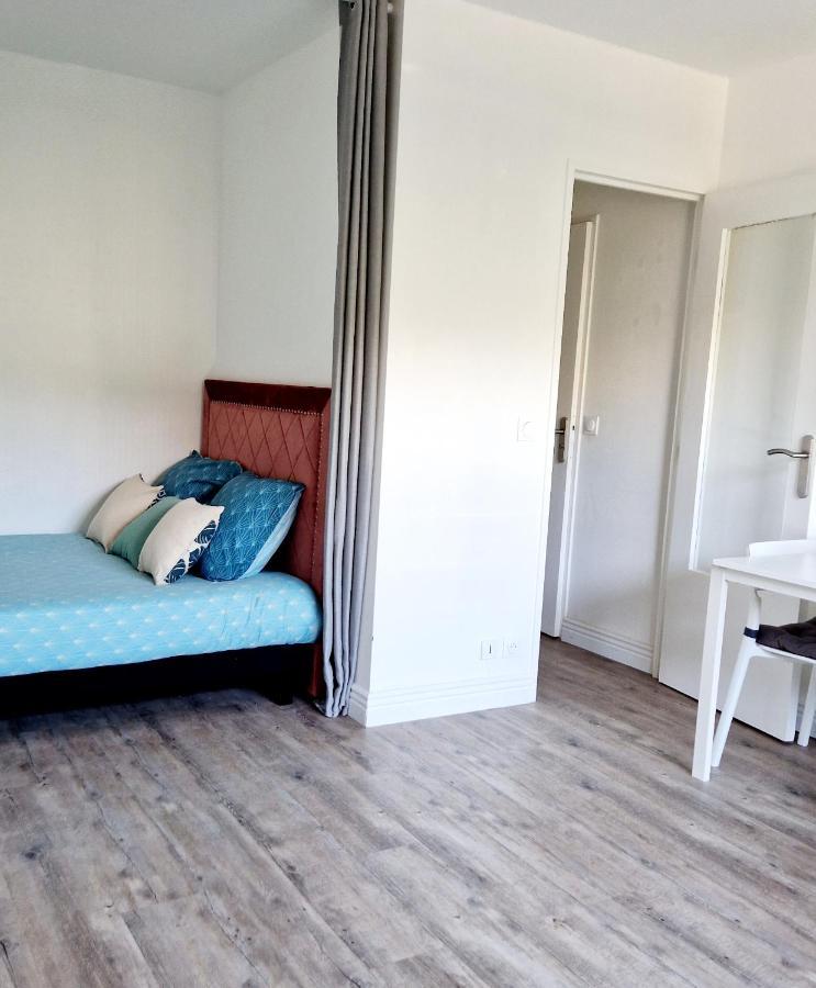 Appartement HYPER CENTRE Gare RER A à 400m. Paris 20 min. à Poissy Extérieur photo